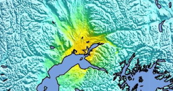 Silne trzęsienie ziemi o magnitudzie 7,0 nawiedziło w piątek rano (czasu miejscowego) południe Alaski; w stolicy stanu, Anchorage, zatrzęsły się domy. Ogłoszono ostrzeżenie przed tsunami dla południowych wybrzeży Alaski. Nie zanotowano ofiar ani poważnych strat.