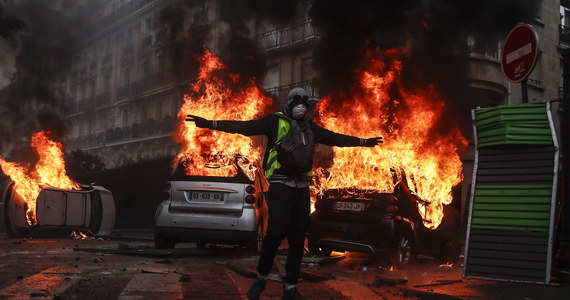 Zgromadzeni na manifestacji w Paryżu członkowie ruchu "żółtych kamizelek" ścierają się z policją, która użyła gazu łzawiącego. „To nowa rewolucja francuska” – twierdzą uczestnicy demonstracji. Według francuskiego MSW, w zamieszkach uczestniczy około 6 tysięcy osób. Jak poinformowała policja, aresztowanych zostało ponad 260 demonstrantów. 110 osób jest rannych, w tym kilkunastu funkcjonariuszy.
