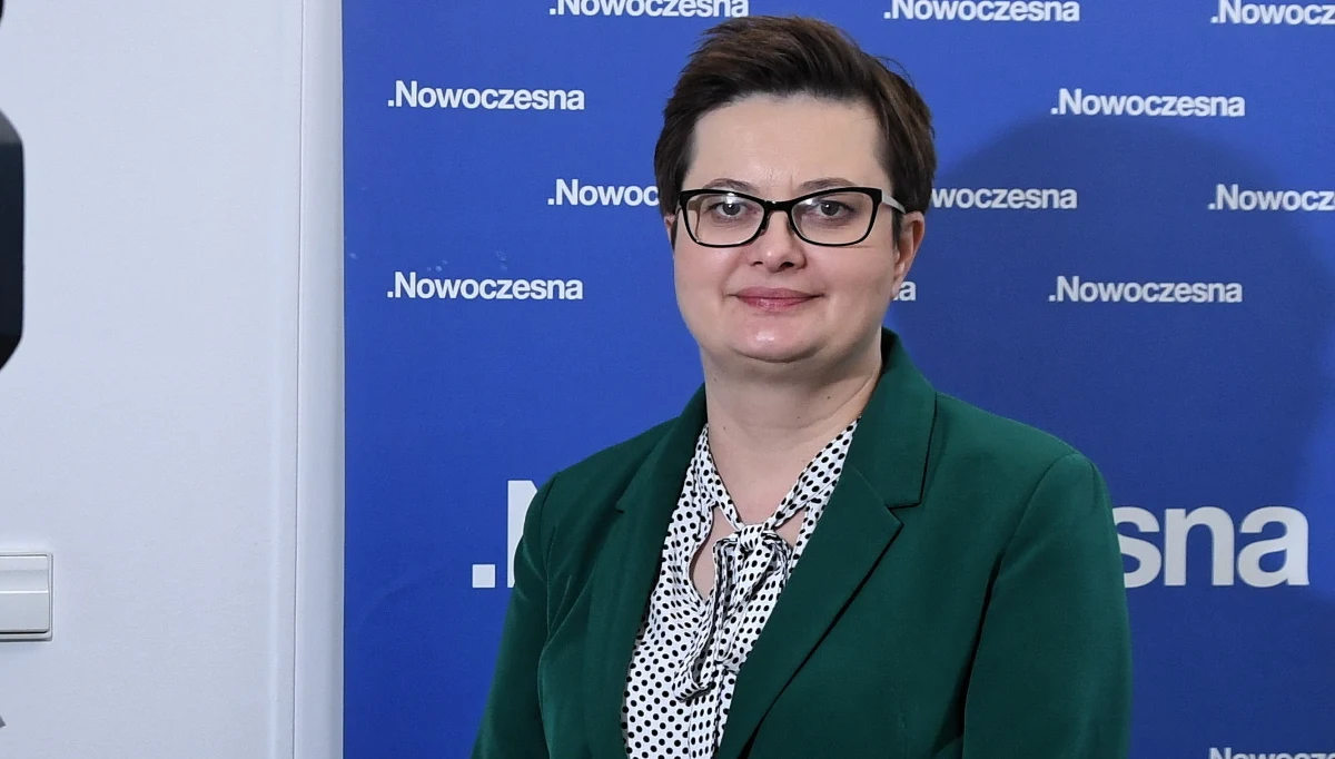 ​Jedyne, co temu rządowi wyszło, to program 500+, a to trochę mało jak na trzy lata rządów - powiedziała liderka Nowoczesnej Katarzyna Lubnauer, komentując wystąpienie premiera podsumowujące trzy lata rządów PiS. Wskazywała, że mimo wzrostu gospodarczego rosną opłaty i podatki.