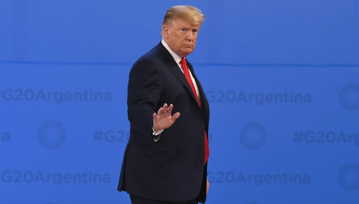 ​Mimo odwołania zaplanowanego spotkania z rosyjskim przywódcą Władimirem Putinem podczas szczytu G20 w Buenos Aires prezydent USA Donald Trump rozmawiał z nim krótko w piątek - potwierdziła rzeczniczka Trumpa Sarah Sanders.