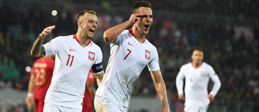 W Dublinie rozlosowano grupy eliminacji Euro2020. Biało-czerwoni byli losowani z pierwszego koszyka. Nasza kadra uniknęła piłkarskich potęg. O awans na turniej powalczymy z Austrią, Izraelem, Słowenią, Macedonią i Łotwą. Ciekawie zapowiada się grupowa rywalizacja Niemców z Holendrami czy Portugalczyków ze Szwedami. Trudno za to jednoznacznie wskazać „grupę śmierci”.