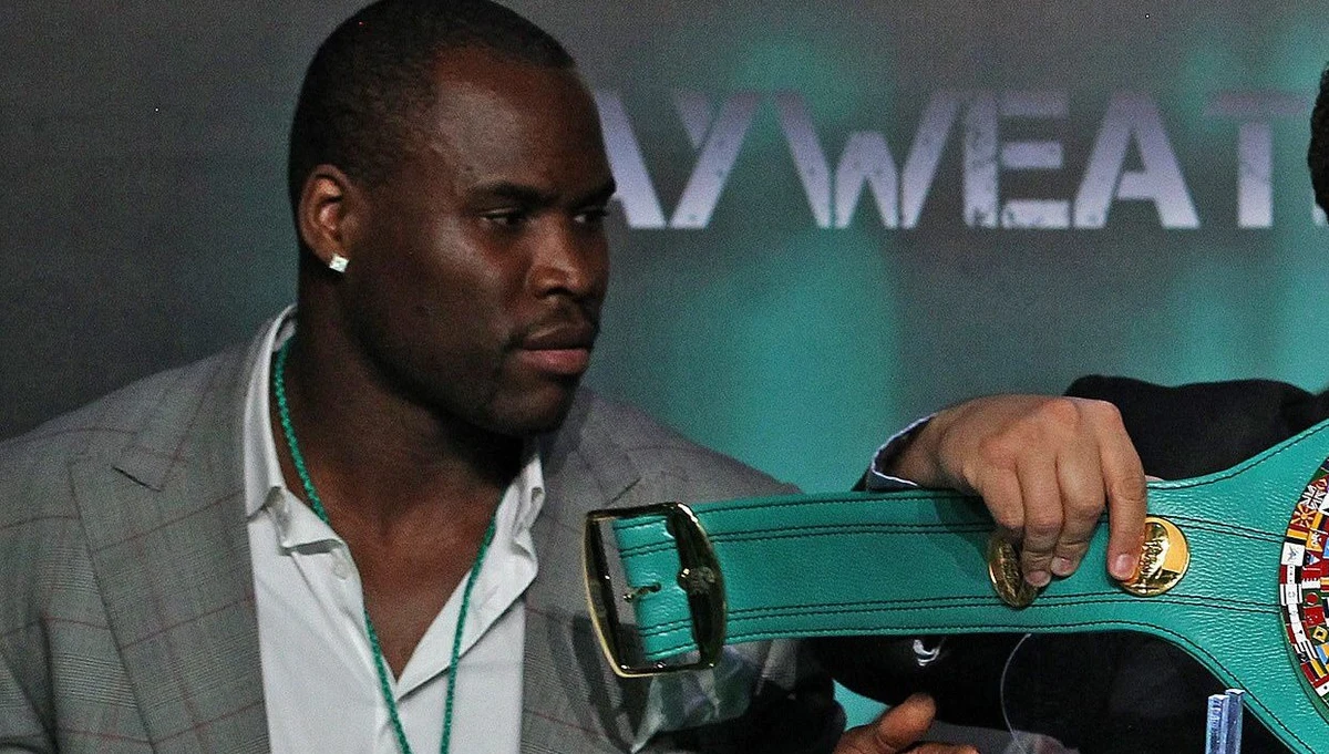 Adonis Stevenson (29-2-1, 24 KO), który został w nocy znokautowany przez Aleksandra Gwozdyka (16-0, 13 KO) i stracił pas WBC w wadze półciężkiej na gali w Quebecu, walczy o życie w szpitalu.