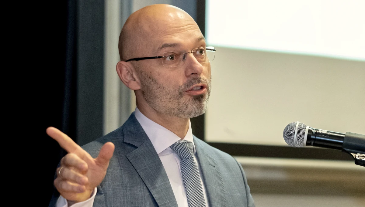 Nie wyobrażam sobie, by w Katowicach nie powstały reguły wdrażania Porozumienia paryskiego, czujemy ciężar odpowiedzialności nie ma w tej sprawie planu B - mówił w niedzielę na konferencji prasowej prezydent COP24, wiceminister środowiska Michał Kurtyka.