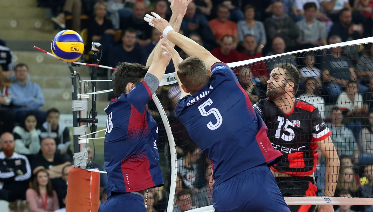 Było dobre przyjęcie, świetne serwisy i skuteczna gra przyjmujących - to jednak nie wystarczyło, by Asseco Resovia Rzeszów osiągnęła historyczny sukces. Rzeszowski zespół, po emocjonującym meczu, przegrał z Fakiełem Nowy Urengoj 3:1 i zajął czwarte miejsce w Klubowych Mistrzostwach Świata.