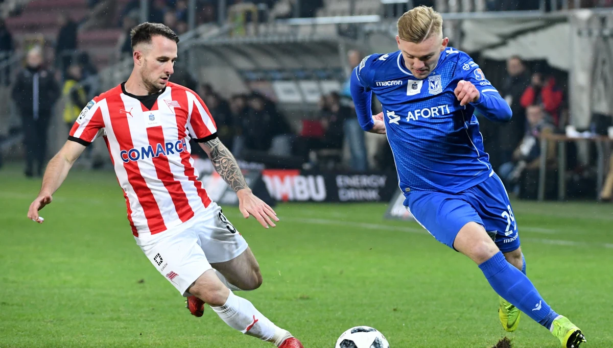 Nie udał się Adamowi Nawałce debiut w roli trenera piłkarzy Lecha Poznań. W niedzielnym meczu 17. kolejki ekstraklasy Cracovia pokonała bowiem "Kolejorza" 1:0, dzięki bramce zdobytej przez Mateusza Wdowiaka.