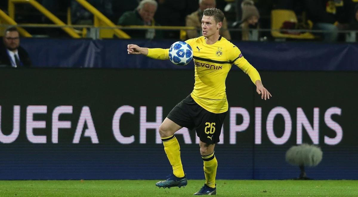 Łukasz Piszczek po raz pierwszy w tym sezonie znalazł się w najlepszej jedenastce kolejki niemieckiej ekstraklasy piłkarskiej magazynu "Kicker". 33-letni obrońca za występ w sobotnim meczu przeciwko SC Freiburg (2:0) otrzymał wysoką notę 2,5 (skala 1-6, im mniej tym lepiej).