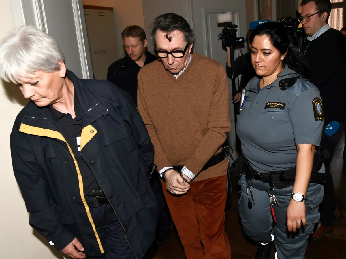 Sąd w Sztokholmie uznał współpracownika Akademii Szwedzkiej Jean-Claude'a Arnaulta za winnego drugiego gwałtu na tej samej kobiecie i podwyższył mu karę więzienia do 2,5 roku. Przypomnijmy: seksskandal z Arnaultem w roli głównej, który wybuchł jesienią ubiegłego roku, spowodował konflikt wewnątrz Akademii Szwedzkiej, masowe odejście jej członków i przyczynił się do decyzji o nieprzyznawaniu w tym roku literackiej Nagrody Nobla.