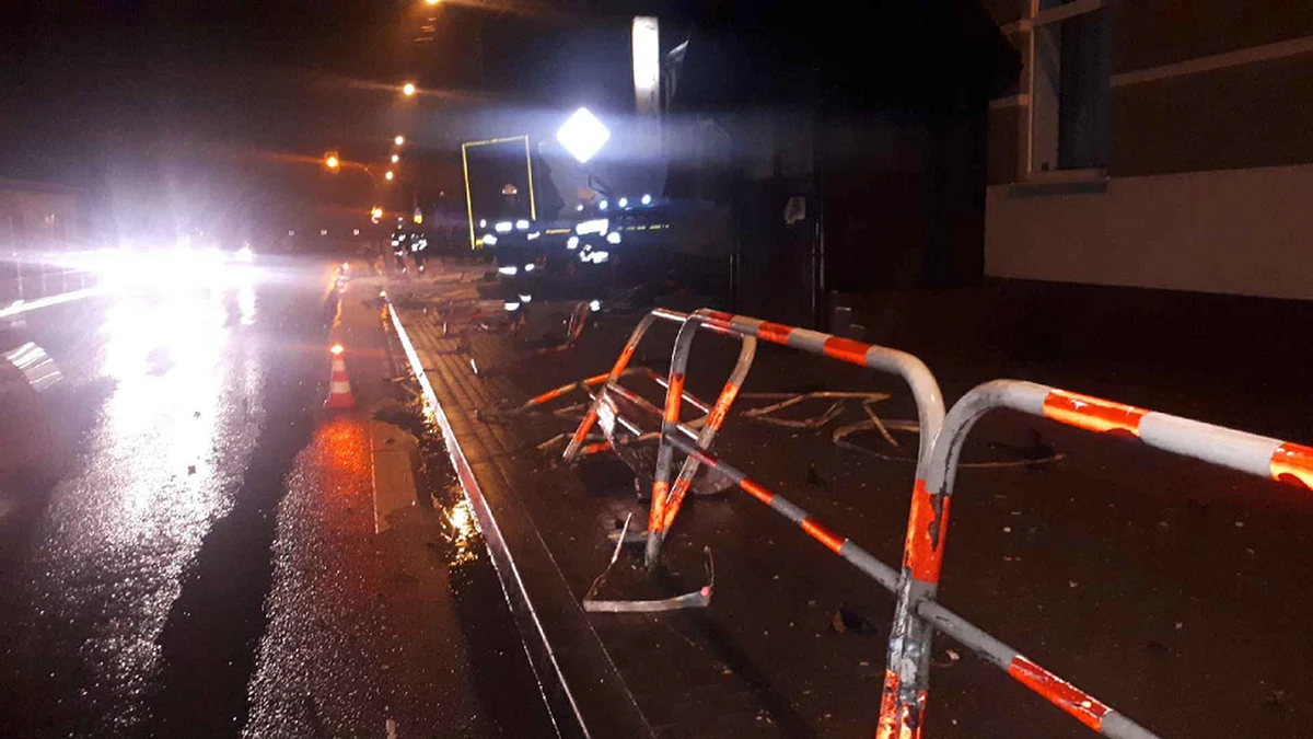 Ponad 2 promile alkoholu w organizmie miał 54-latek, który ciągnikiem siodłowym z naczepą, zjechał z drogi na chodnik, uszkadzając barierki ochronne. Jazdę zakończył na parkingu przed przydrożną restauracją.
