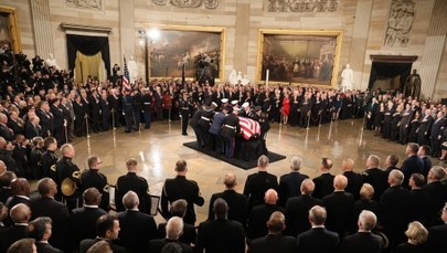 Trumna z ciałem George'a H.W. Busha przewieziona na Kapitol