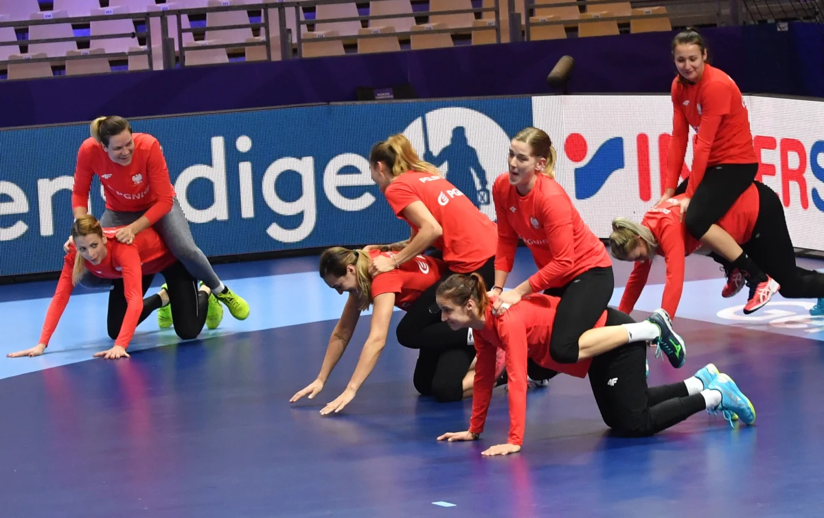 Dzisiejszy mecz ze Szwecją w Nantes zadecyduje, czy Polki pożegnają się z mistrzostwami Europy piłkarek ręcznych. Aby awansować, nie oglądając się na wynik ostatniego spotkania grupy A Dania - Serbia, biało-czerwone muszą wygrać przynajmniej różnicą czterech bramek.
