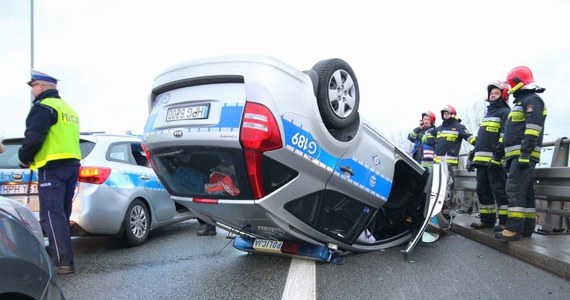 ​Wypadek radiowozu na Drogowej Trasie Średnicowej w Katowicach. Samochód jechał w kolumnie eskortującej delegację Botswany. Informację dostaliśmy na Gorącą Linię RMF FM.