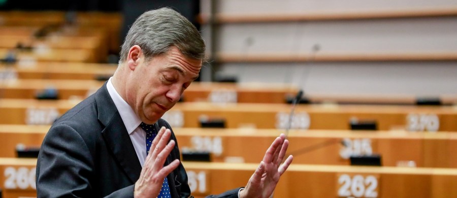 Nigel Farage – były lider eurosceptycznej Partii Niepodległości (UKIP) w Wielkiej Brytanii i jeden z czołowych polityków opowiadających się za wyjściem Zjednoczonego Królestwa z Unii Europejskiej ogłosił, że odchodzi z tego ugrupowania. Polityk poinformował o swojej decyzji na łamach dziennika "The Telegraph”. Farage oskarżył obecnego przewodniczącego Gerarda Battena o zwrot w stronę radykalnej, antymuzułmańskiej prawicy.