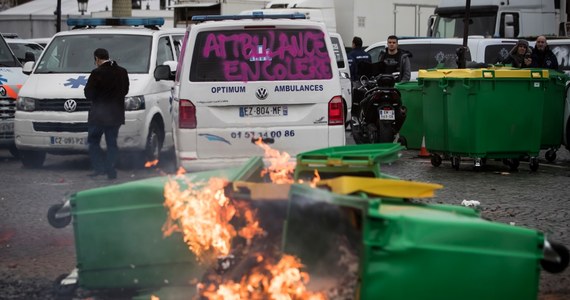 ​Francji grozi całkowity paraliż przed świętami - tak nadsekwańska prasa komentuje zapowiedź strajku kierowców ciężarówek, którzy od przyszłego tygodnia maja przyłączyć się do ruchu "żółtych kamizelek", strajkującego przeciwko polityce prezydenta Macrona.