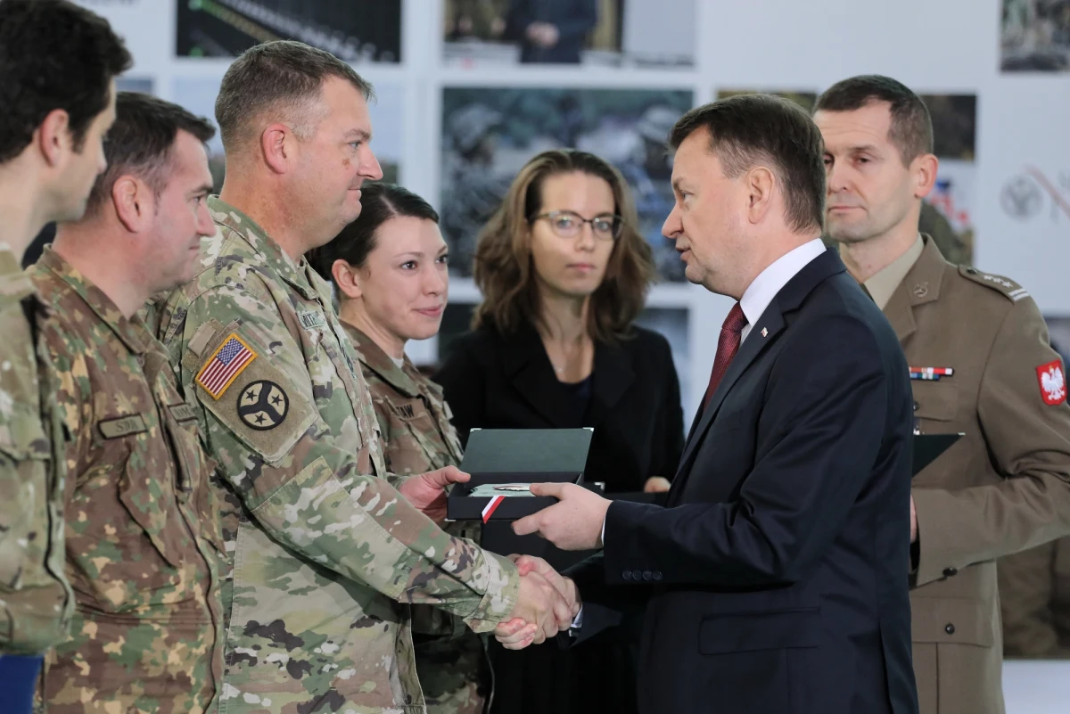 Ostatnie trzy lata to wiele decyzji, które wyprowadziły wojsko z marazmu - mówił dziś podsumowując działania MON i Sił Zbrojnych minister Mariusz Błaszczak. Jako jedno z głównych zadań, realizowanych przez resort obrony minister wskazał modernizację armii. To zadanie realizowane jest jednak głównie przez... zapowiedzi modernizacji.