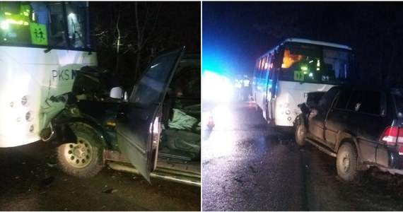 Zderzenie samochodu osobowego z gimbusem w Czarnej Białostockiej na Podlasiu. Wśród osób poszkodowanych są dzieci. 