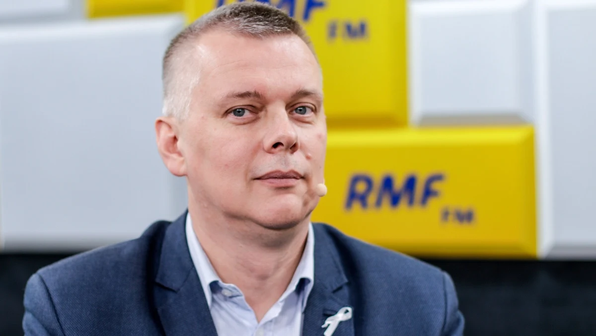 "Kamil Gasiuk-Pihowicz wie, że obiecać możemy ciężką pracę, wspólny projekt i za rok, odsunięcie PiS-u od władzy" - mówi w Popołudniowej rozmowie w RMF FM Tomasz Siemoniak, wiceprzewodniczący Platformy Obywatelskiej. Odniósł się też do zarzutów, które stawiają posłowie PiS, że zaoferowanie Gasiuk-Pihowicz stanowiska wiceprzewodniczącej nowego klubu, to korupcja polityczna. "Korupcję polityczną uprawiają ci, którzy mają władze i pieniądze. My oferujemy ciężką pracę w bardzo dobrym towarzystwie ludzi, którzy są patriotami" - uważa gość Marcina Zaborskiego.