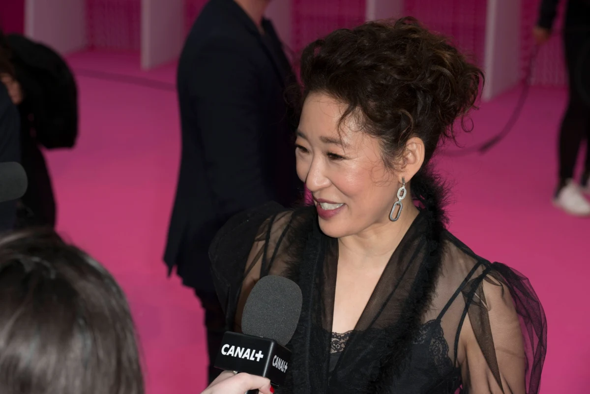 Kanadyjska aktorka Sandra Oh i amerykański komik Andy Samberg razem poprowadzą 76. galę rozdania Zlotych Globów. Ceremonia odbędzie się 6 stycznia 2019 roku. 