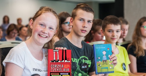 Mądrzy Cyfrowi to pierwszy w Polsce innowacyjny program edukacji moralnej i społecznej uczniów połączonej z podnoszeniem ich kompetencji cyfrowych. Program realizuje Fundacja „ABCXXI-Cała Polska czyta dzieciom” we współpracy z Google.org. Obecnie trwa rekrutacja szkół podstawowych i bibliotek do Programu. Zgłosiło się już ponad 300 placówek. W minionym tygodniu w Katowicach i Krakowie odbyły się konferencje informacyjno-szkoleniowe dla nauczycieli, bibliotekarzy i edukatorów, którzy w okresie ferii zimowych będą prowadzić Program Mądrzy Cyfrowi w swoich placówkach. 