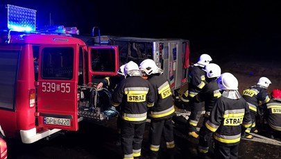 Poważny wypadek autokaru na Dolnym Śląsku. 1 osoba zginęła, 19 jest poszkodowanych