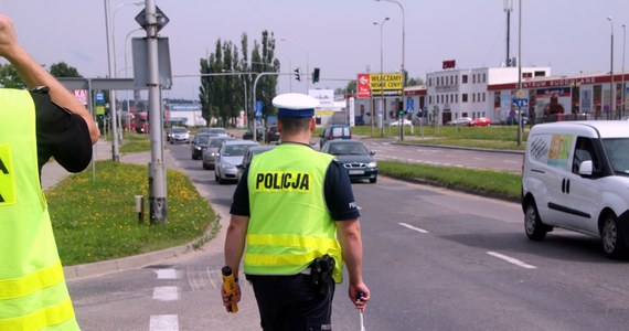 Komendant Stołeczny Policji powołał specjalną grupę o nazwie SPEED, w której skład wchodzą funkcjonariusze z drogówki i innych komórek KSP. Ich cel to walka z przekraczaniem prędkości na drogach. Przez kilka tygodni zatrzymali 975 kierujących - informuje policja. 
Grupa została powołana pod koniec października. Szefem SPEED-u został mł. insp. Piotr Jakubczak z Wydziału Ruchu Drogowego Komendy Stołecznej Policji.