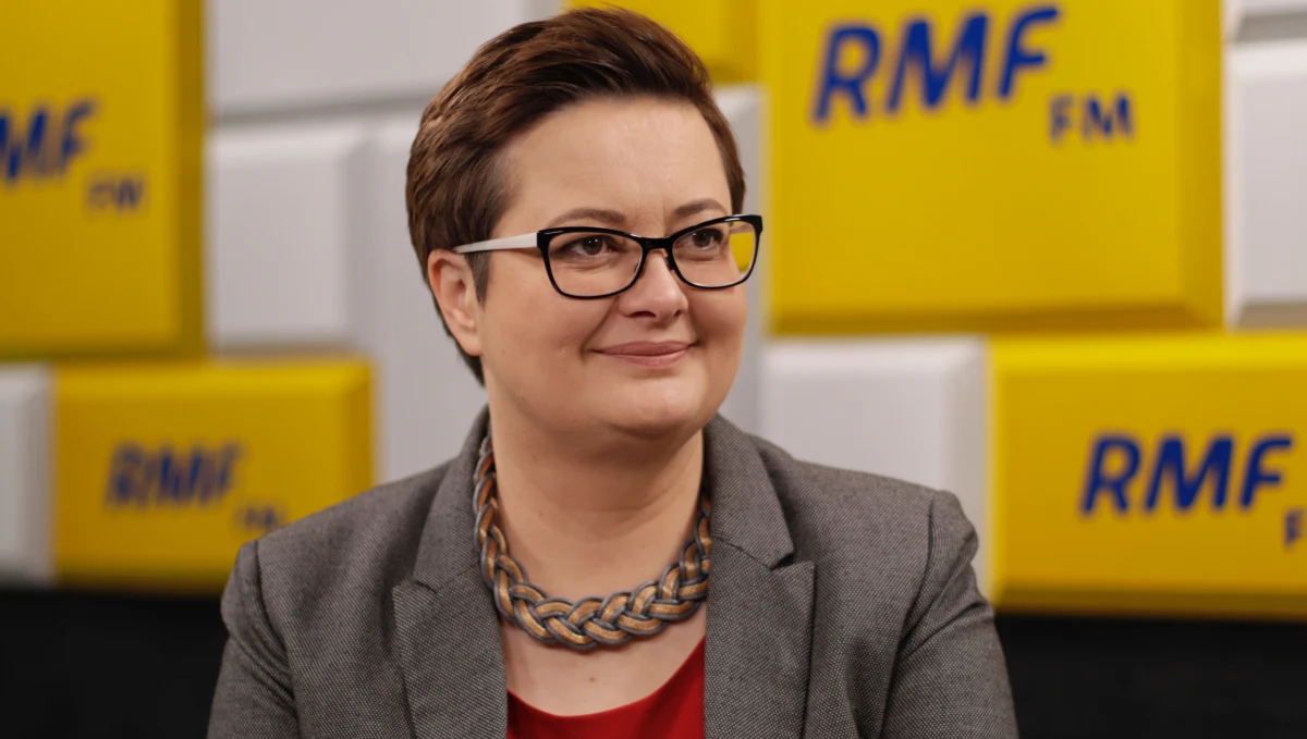 "Narcyzm w polityce jest powszechnym zjawiskiem. (...) Nie da się na wchłanianiu i zdradzie zbudować czegoś, co ma nową jakość i nowe standardy. To była zdrada. Zdradziła swoich ludzi. Dlatego, że przewodniczący klubu, dowódca, nie zostawia swoich ludzi za burtą i nie odchodzi dla swoich własnych korzyści. Nielojalność, zdrada, zachowanie, które na pewno nie buduje nowych standardów" – mówi o przejściu Kamili Gasiuk-Pihowicz do klubu parlamentarnego "Koalicja Obywatelska - Platforma Obywatelska" Katarzyna Lubnauer, przewodnicząca Nowoczesnej w Porannej rozmowie w RMF FM.