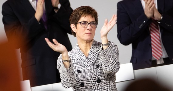 Annegret Kramp-Karrenbauer została wybrana na nową szefową CDU. Była ona faworytką Angeli Merkel do przejęcia po niej steru w chadecji.