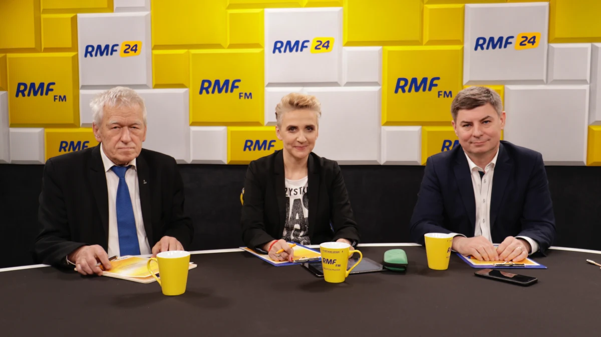 "Co to było? Co Jarosław Kaczyński chciał nam powiedzieć? To było przemówienie nudne i niestrawne. Miałam takie wrażenie, że prezes Kaczyński odniesie się aż do Mieszka I. W całym tym przemówieniu odnosił się tylko do opozycji tak, jakbyśmy byli zaraz po wyborach" – oceniła przemówienie Jarosława Kaczyńskiego w Jachrance Joanna Scheuring-Wielgus w Popołudniowej rozmowie w RMF FM. "Pytanie jest takie: co za szambo musi być w PiS-ie, że Jarosław Kaczyński mówi takie bzdety, jakie słyszeliśmy" – dodała posłanka partii Teraz!.