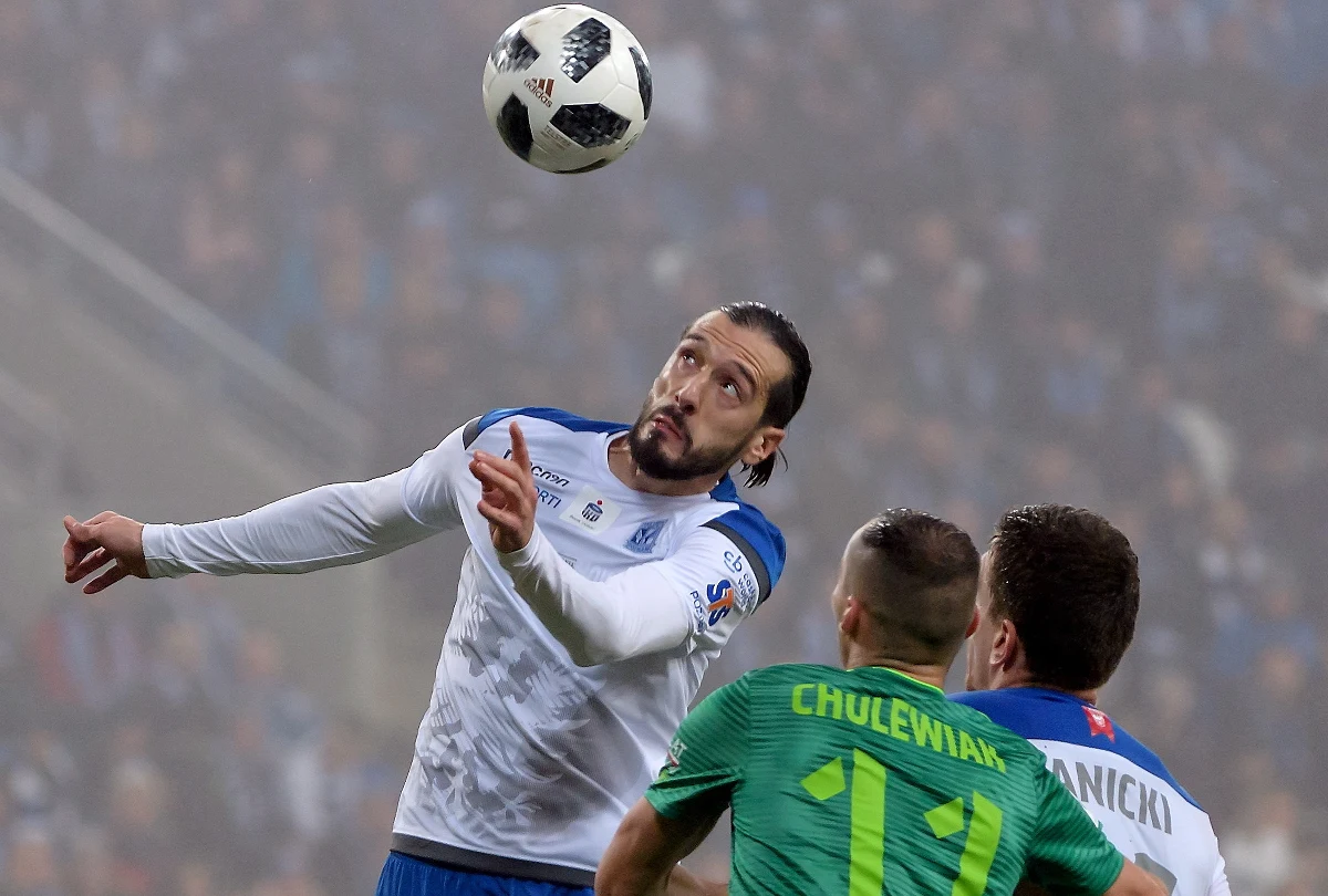 Gole Portugalczyka Joao Amarala i Duńczyka Christiana Gytkjaera dały poznaniakom komplet punktów w drugim spotkaniu pod wodzą Adama Nawałki. Goście nie wygrali piątego z rzędu pojedynku ligowego. We wtorek drużyna Tadeusza Pawłowskiego odpadła też z Pucharu Polski po porażce u siebie z Miedzią Legnica (0:1).