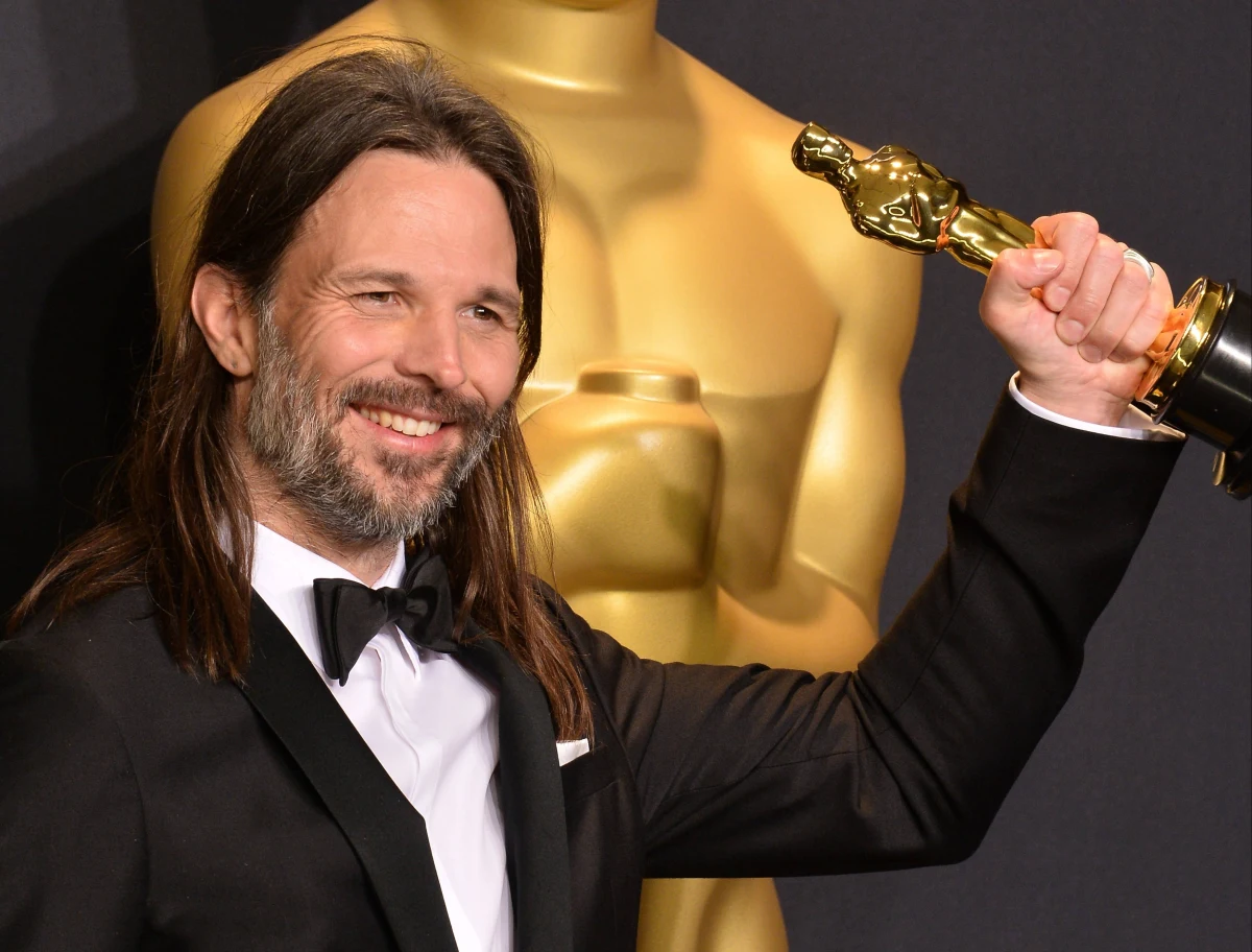 Branżowe media ujawniają kolejne szczegóły dotyczące nowego filmu o przygodach Jamesa Bonda. Wiadomo już, że autorem zdjęć będzie Szwed Linus Sandgren, który pracował m.in. przy takich filmach jak "La La Land" i "Pierwszy człowiek" Damiena Chazelle'a. 