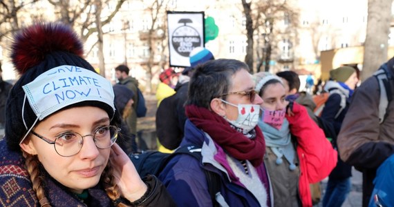 W Katowicach odbył się dziś Marsz dla Klimatu. Jego uczestnicy chcą wymusić na uczestnikach szczytu klimatycznego szybkie działania na rzecz walki z globalnym ociepleniem. Policja zatrzymała trzech uczestników sobotniego Marszu dla Klimatu pod zarzutem naruszenia nietykalności cielesnej policjantów zabezpieczających tę manifestację.