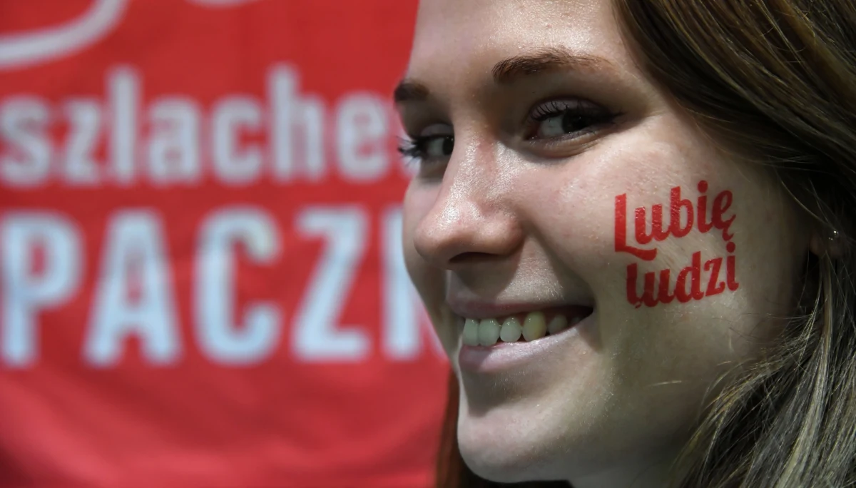 Przez dwa dni w całej Polsce będą się działy cuda. Do kilkunastu tysięcy domów w całej Polsce zapukają wolontariusze Szlachetnej Paczki. Przekażą rodzinom w potrzebie paczki z pomocą przygotowaną i dostarczoną wcześniej do magazynów przez darczyńców. 8-9 grudnia to kulminacyjny moment tegorocznej edycji programu, który od osiemnastu lat łączy Polaków i pomaga im zmieniać historie. Na dobre!