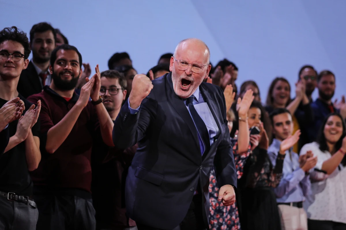 Frans Timmermans został w sobotę wybrany w Lizbonie na kandydata Partii Europejskich Socjalistów (PES) na przewodniczącego Komisji Europejskiej. Prezentacja kandydatury Holendra zamyka dwudniowy kongres europejskich socjalistów w stolicy Portugalii.