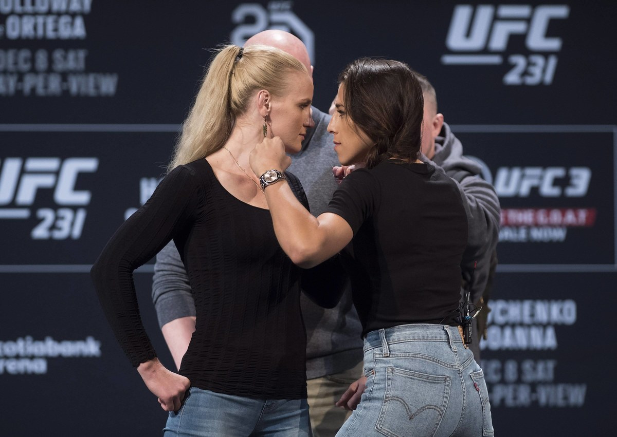 Joanna Jędrzejczyk (15-3, 4 KO, 1 SUB) przegrała walkę o pas mistrzyni wagi muszej z Walentyną Szewczenko (16-3, 4 KO, 7 SUB) podczas gali UFC 231 w Scotiabank Arena w Toronto.