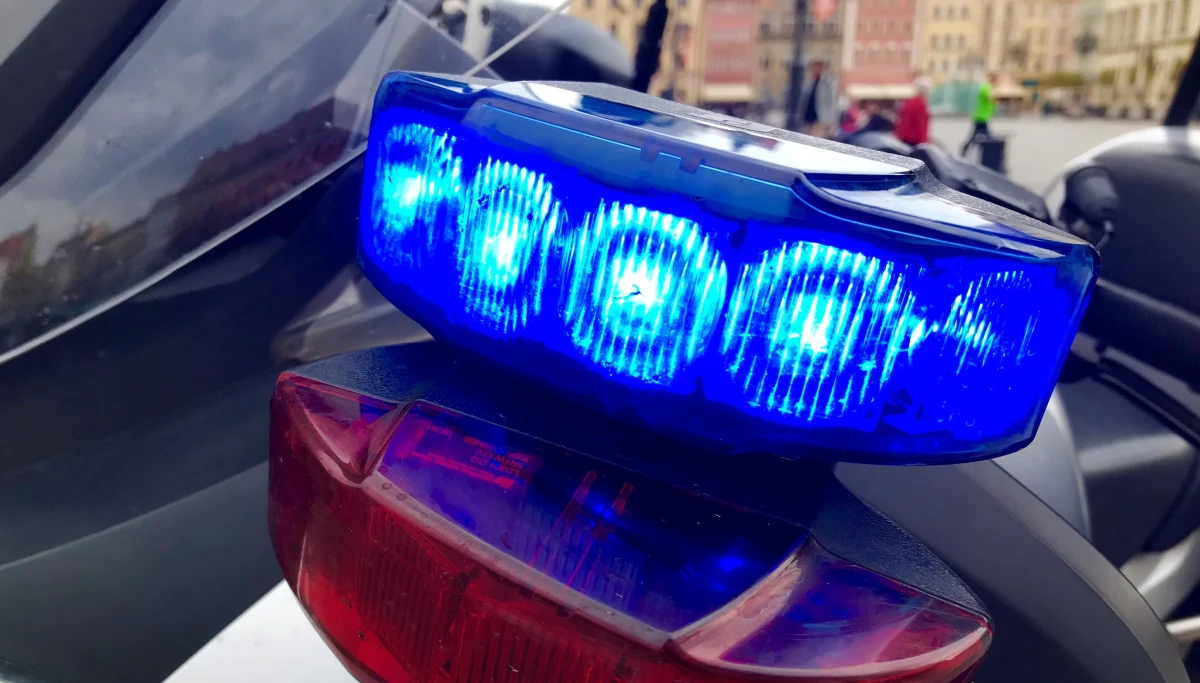 ​Z jeziora w okolicach Skarszew (Pomorskie) wydobyto auto, wewnątrz którego znajdowało się ciało zaginionej przed kilkoma dniami 24-letniej Roksany. Policja i prokuratura ustalają okoliczności zdarzenia.