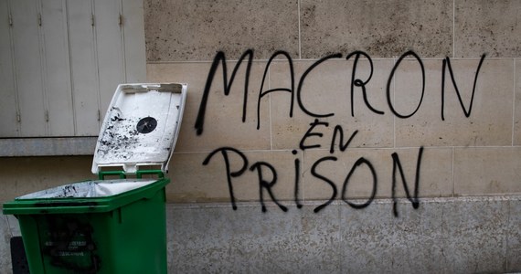 Prezydent Francji Emmanuel Macron spotka się w poniedziałek o godz. 9 z przedstawicielami związków zawodowych, organizacji pracodawców i lokalnych władz - podał w niedzielę Reuters, powołując się na źródła w Pałacu Elizejskim.
