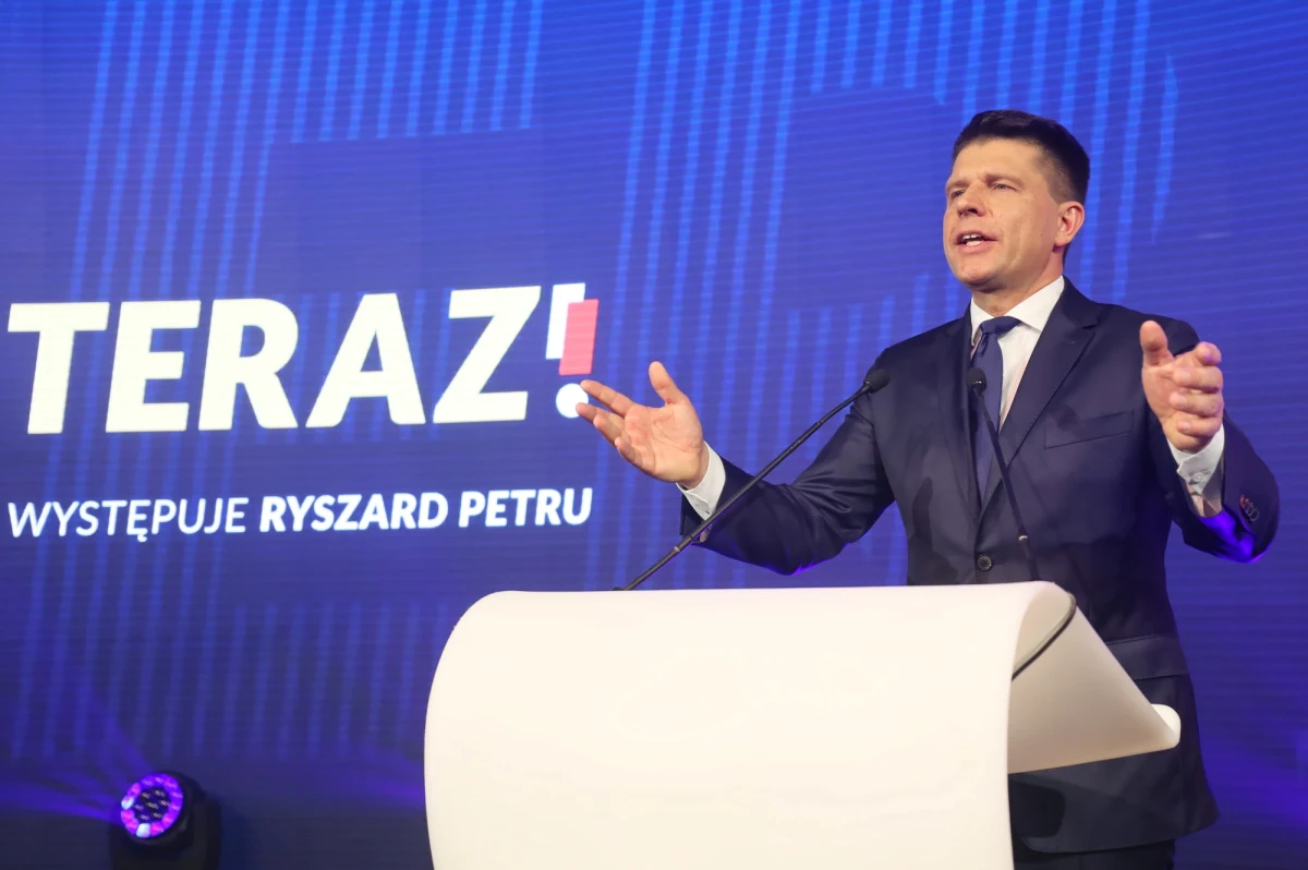Ryszard Petru przedstawił na konwencji programowej Teraz! podstawowe postulaty programowe tego ugrupowania. To m.in. obniżenie PIT i CIT do 16 proc., przywrócenie handlu w niedziele, likwidacja KRUS i przywilejów emerytalnych oraz korekty w programie 500+. "Ostatni rok spędziliśmy na analizie wyzwań które stoją przed naszym krajem" – podkreślił Petru. 