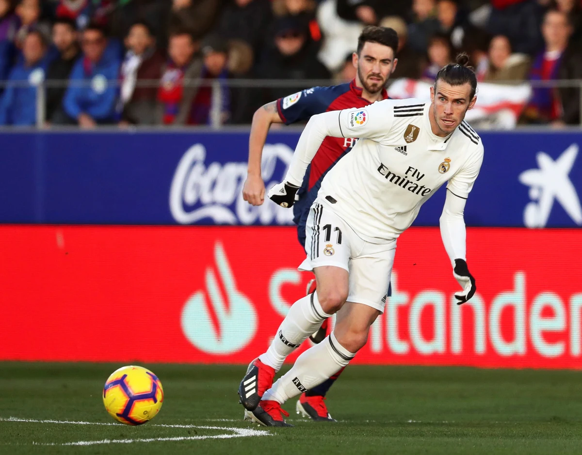 Piłkarze Realu Madryt pokonali na wyjeździe beniaminka SD Huesca 1:0 w 15. kolejce i awansowali na czwartą pozycję w tabeli hiszpańskiej ekstraklasy. Jedyną bramkę w tym spotkaniu strzelił Gareth Bale.