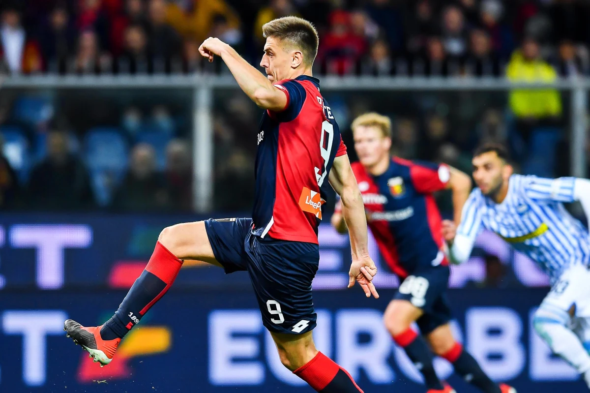 Napastnik Genoi Krzysztof Piątek zdobył bramkę z rzutu karnego w zremisowanym u siebie 1:1 meczu ze SPAL Ferrara w 15. kolejce włoskiej ekstraklasy. Polski piłkarz z dorobkiem jedenastu goli prowadzi samodzielnie w klasyfikacji strzelców rozgrywek.