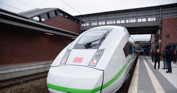 Poniedziałek jest dniem protestu w Niemczech. Strajkują kolejarze zatrudnieni w Deutsche Bahn (DB). Protest potrwa do godzimy 9. Pracownicy niemieckich kolei domagają się m.in. podwyżek. 


