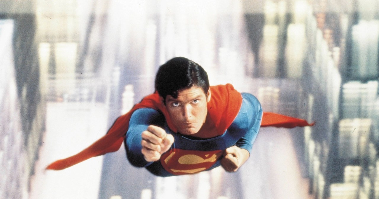 10 grudnia 2018 roku minęło 40 lat, od kiedy odziany w czerwoną pelerynę Christopher Reeve pojawił się na ekranach kin. "Superman" Richarda Donnera był pierwszą w historii wysokobudżetową adaptacją komiksu superbohaterskiego. 