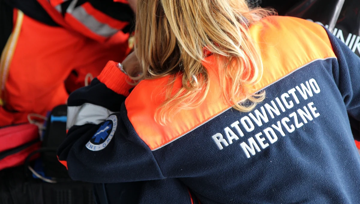 Jedna osoba zginęła w wypadku na drodze krajowej nr 39 na Dolnym Śląsku. Na trasie z Łagiewnik do Strzelina samochód wypadł z drogi i uderzył w dom jednorodzinny. Zginął kierowca.