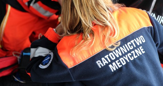 Jedna osoba zginęła w wypadku na drodze krajowej nr 39 na Dolnym Śląsku. Na trasie z Łagiewnik do Strzelina samochód wypadł z drogi i uderzył w dom jednorodzinny. Zginął kierowca.