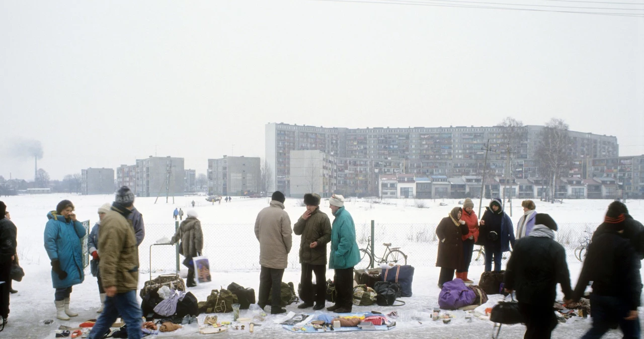 Bełchatów. Targowisko miejskie 1993 r.; Zdj. ilustracyjna