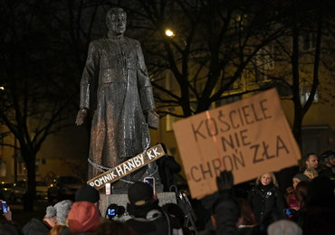 Kuria zabrała głos ws. ks. Jankowskiego, Adamowicz chce relokacji jego pomnika
