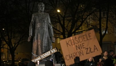Kuria zabrała głos ws. ks. Jankowskiego, Adamowicz chce relokacji jego pomnika