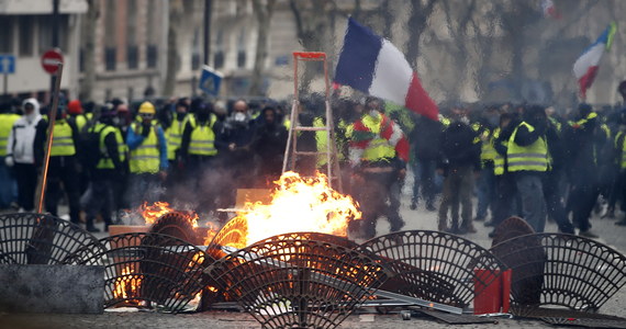 Francuska gospodarka w czwartym kwartale będzie rosła wolniej niż przewidywano w związku z gwałtownymi demonstracjami w całym kraju oddolnego ruchu "żółtych kamizelek" i zamieszkami w Paryżu - wynika z najnowszych danych Banku Francji.