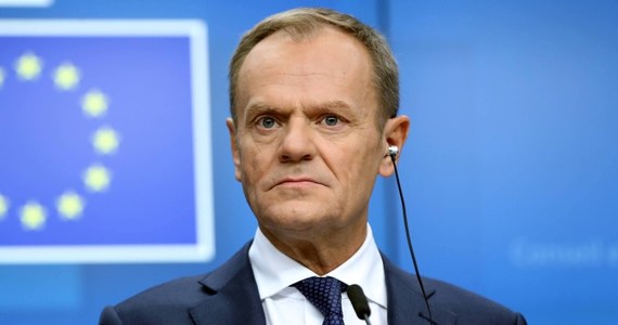 Szef Rady Europejskiej Donald Tusk napisał na Twitterze, że zdecydował o zwołaniu szczytu UE ws. Brexitu w czwartek. Podkreślił, że nie ma mowy o renegocjacji porozumienia UE z Wielką Brytanią, ale jest gotów rozmawiać o tym, jak ułatwić Brytyjczykom ratyfikację umowy. 