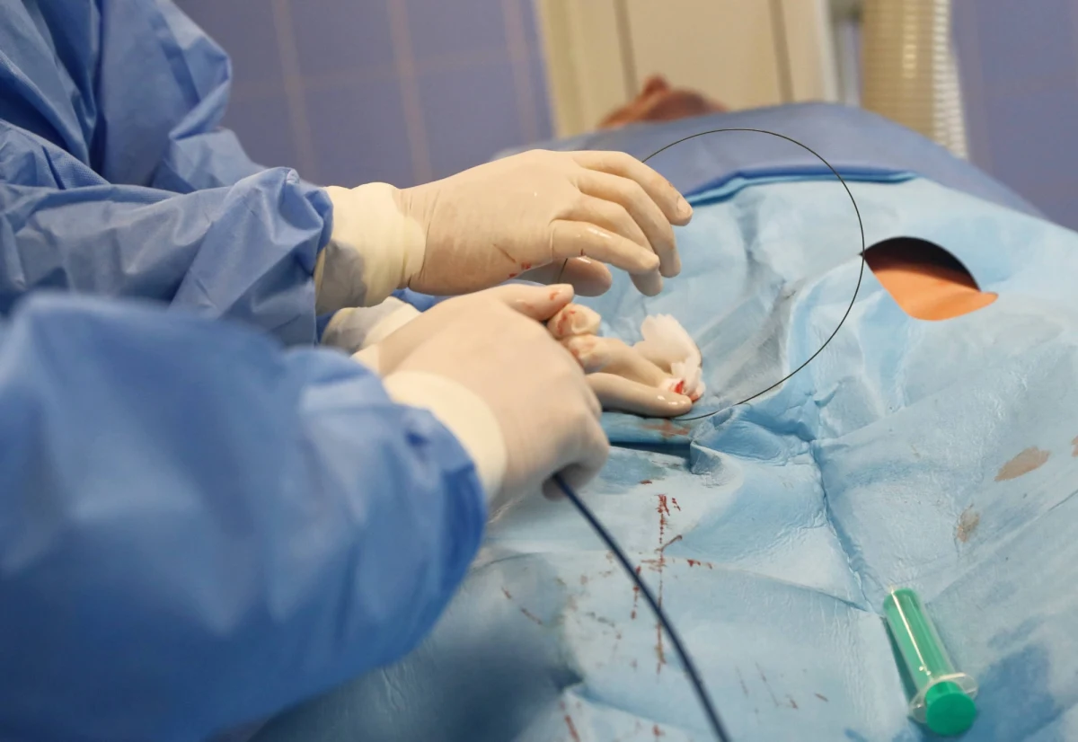 Nowoczesny sprzęt do przewożenia bijącego serca, do przeszczepu - to cel zbiórki pieniędzy zorganizowanej przez Fundację dla Transplantacji. Kardiochirurdzy dziecięcy i transplantolodzy podkreślają, że tylko jeden transport serca kosztuje 200 tysięcy złotych. "To koszt uratowania jednego życia" - dodają w rozmowie z RMF FM.