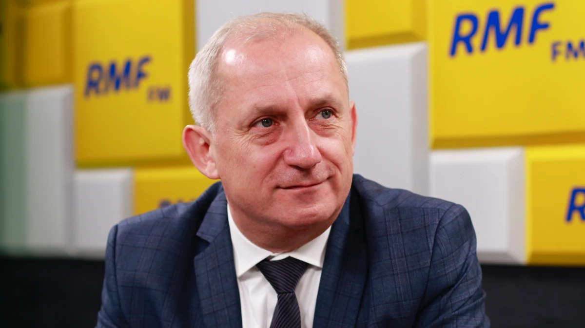 "Nikt nikogo nie zjada" – tak szef klubu PO Sławomir Neumann mówił o przejściu posłów Nowoczesnej do Platformy Obywatelskiej. "Część polityków Nowoczesnej uznała, że głębsza integracja jest potrzebna" – dodał gość Porannej rozmowy w RMF FM. Przyznał, że "jak połączyć potencjał Platformy i Nowoczesnej" było tematem wczorajszego spotkania szefów obu partii: Grzegorza Schetyny i Katarzyny Lubnauer. 