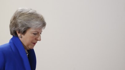 Theresa May może stracić fotel premiera. Jej własna partia przeciwko niej